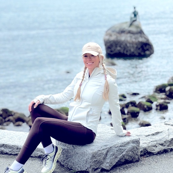 Meet your Posher, Sarah - Picture 1 of 1